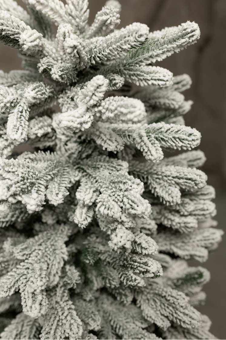 Искусственная литая елка в горшке 1м заснеженная Искусственная литая елка в горшке 1м заснеженная