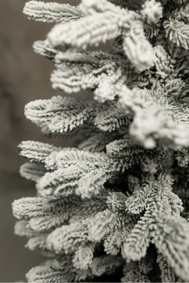 Искусственная литая елка в горшке 1м заснеженная Искусственная литая елка в горшке 1м заснеженная